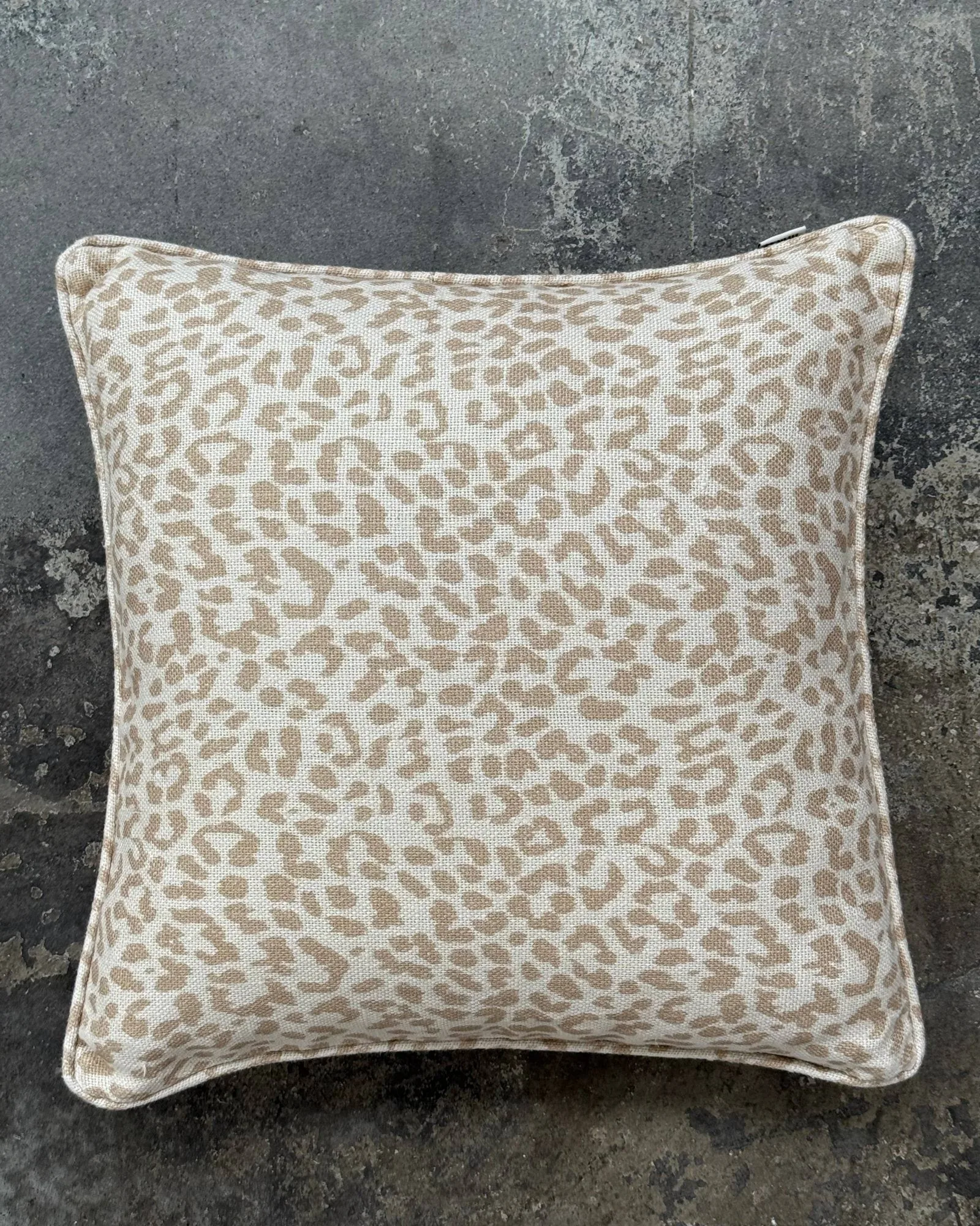 Norell prydnadskudde, Leopard beige-off white, 50x50 cm Tinted