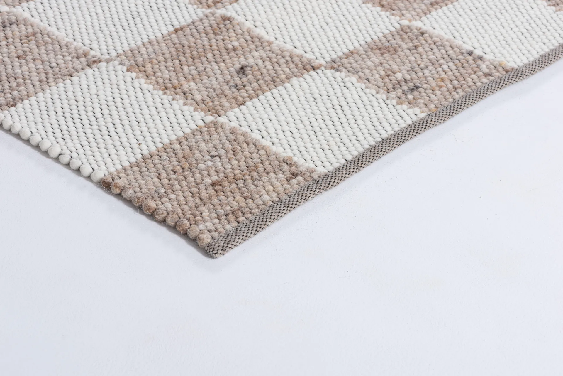 Gotland Design matta Special Edition, Light brown-white nr. 2412, 250x350 cm Tisca