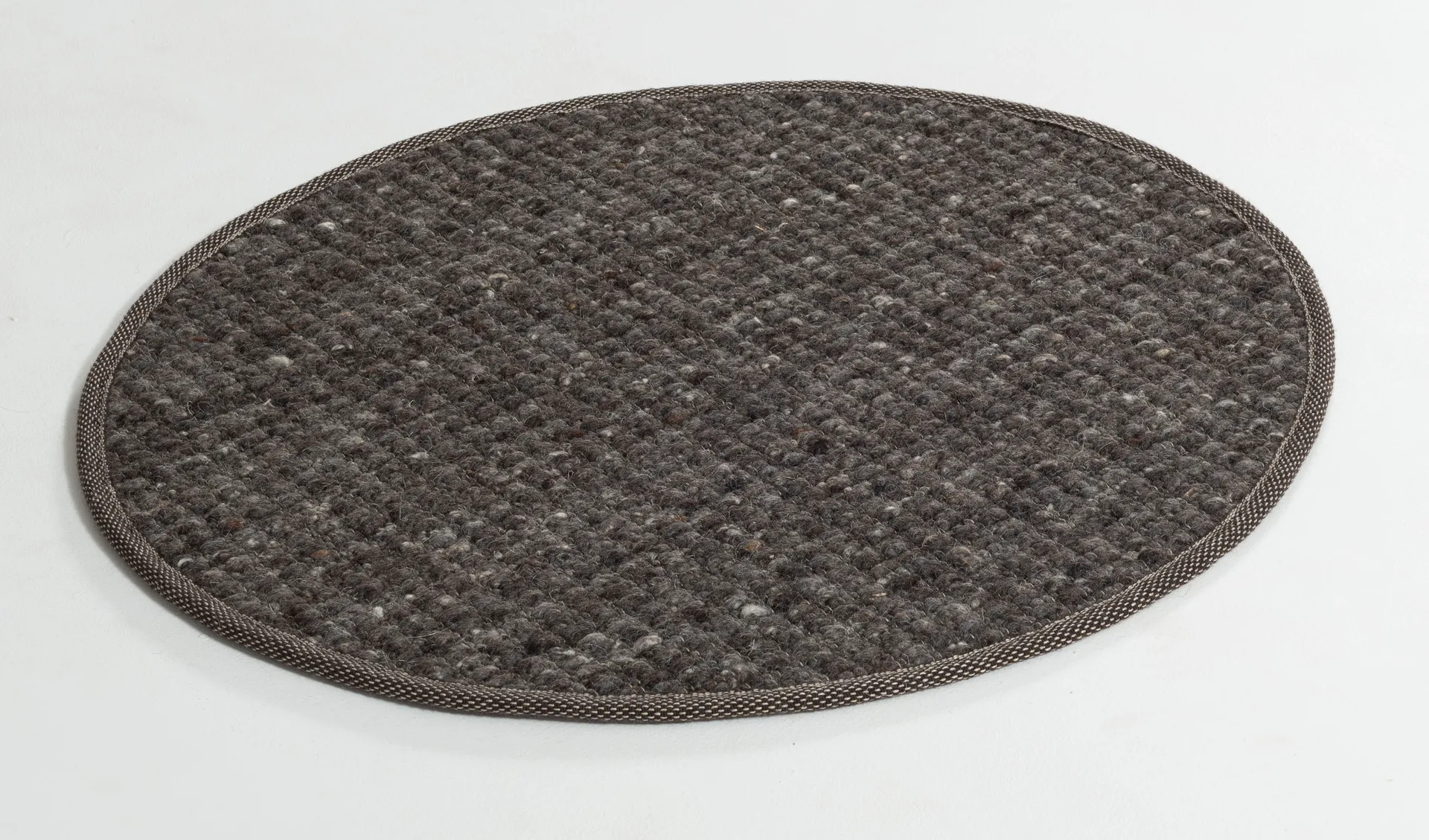 Greenland Swift round matta, Anthracite nr 83, Ø300 cm Tisca