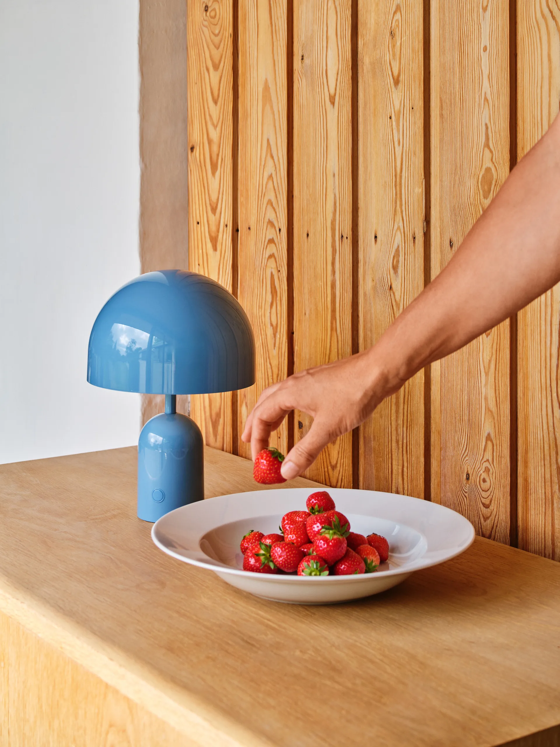 Bell Portabel LED bordslampa 28 cm, Baby Blue (blå) Tom Dixon