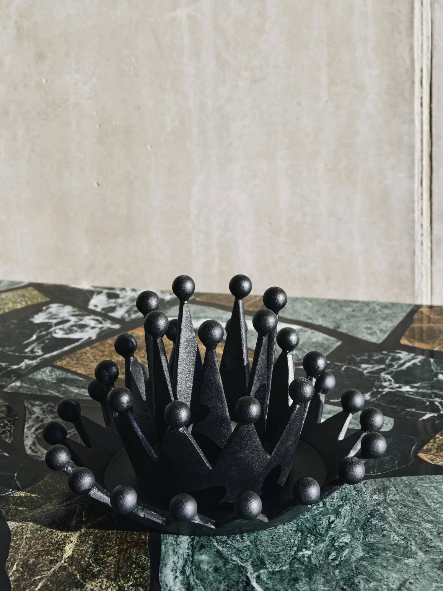 Cast Iron Crown ljuslykta, Ø14x8,2 cm Tom Dixon