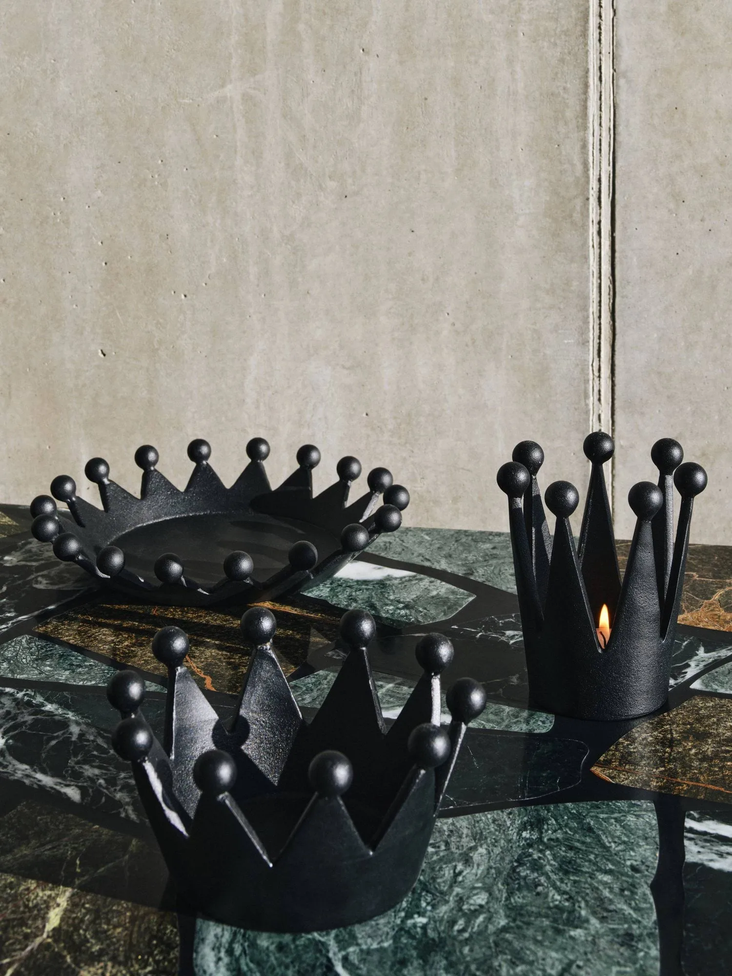 Cast Iron Crown ljuslykta, Ø22x4,5 cm Tom Dixon