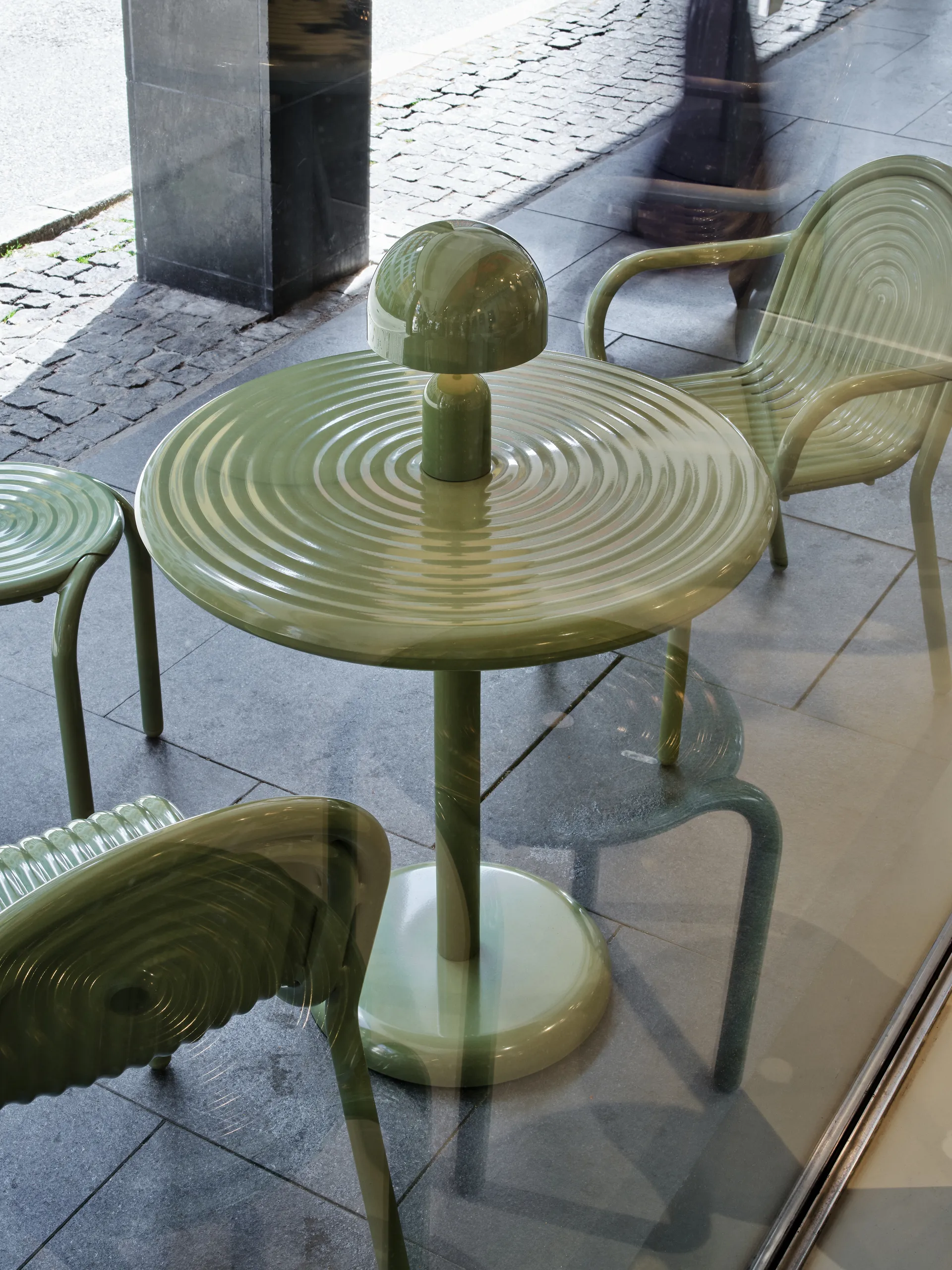 Groove cafébord runt - Moss, Ø70 cm Tom Dixon