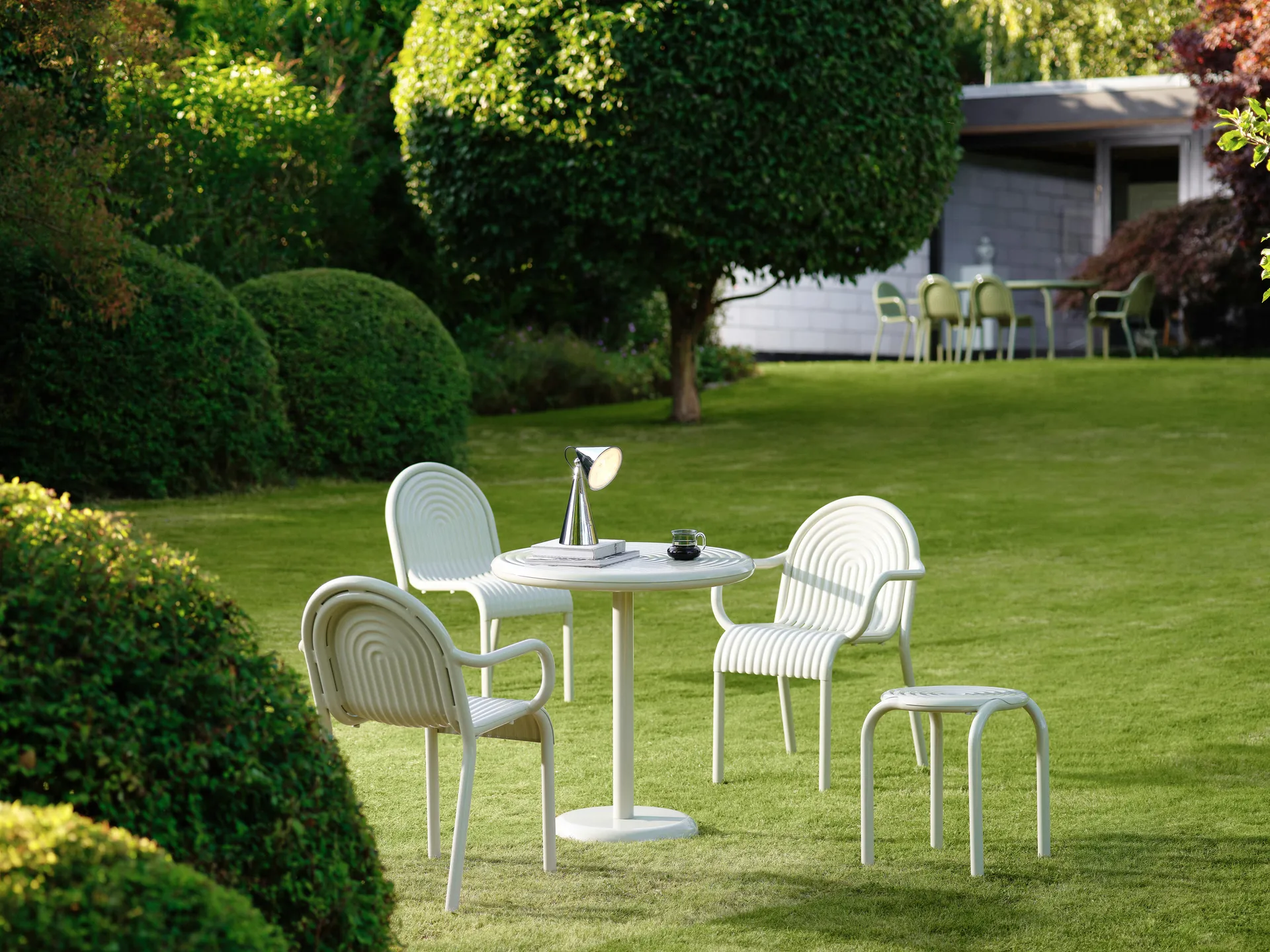 Groove cafébord runt - Putty, Ø70 cm Tom Dixon