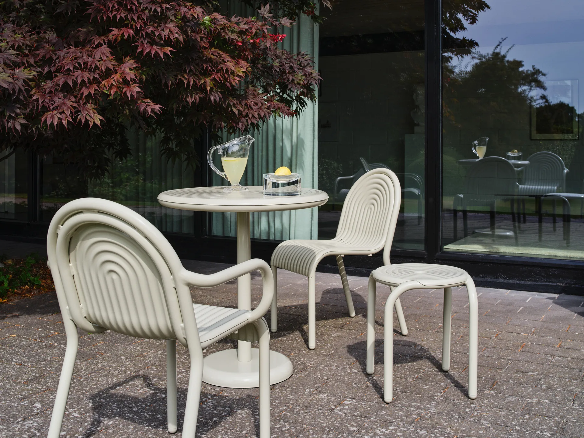 Groove cafébord runt - Putty, Ø70 cm Tom Dixon