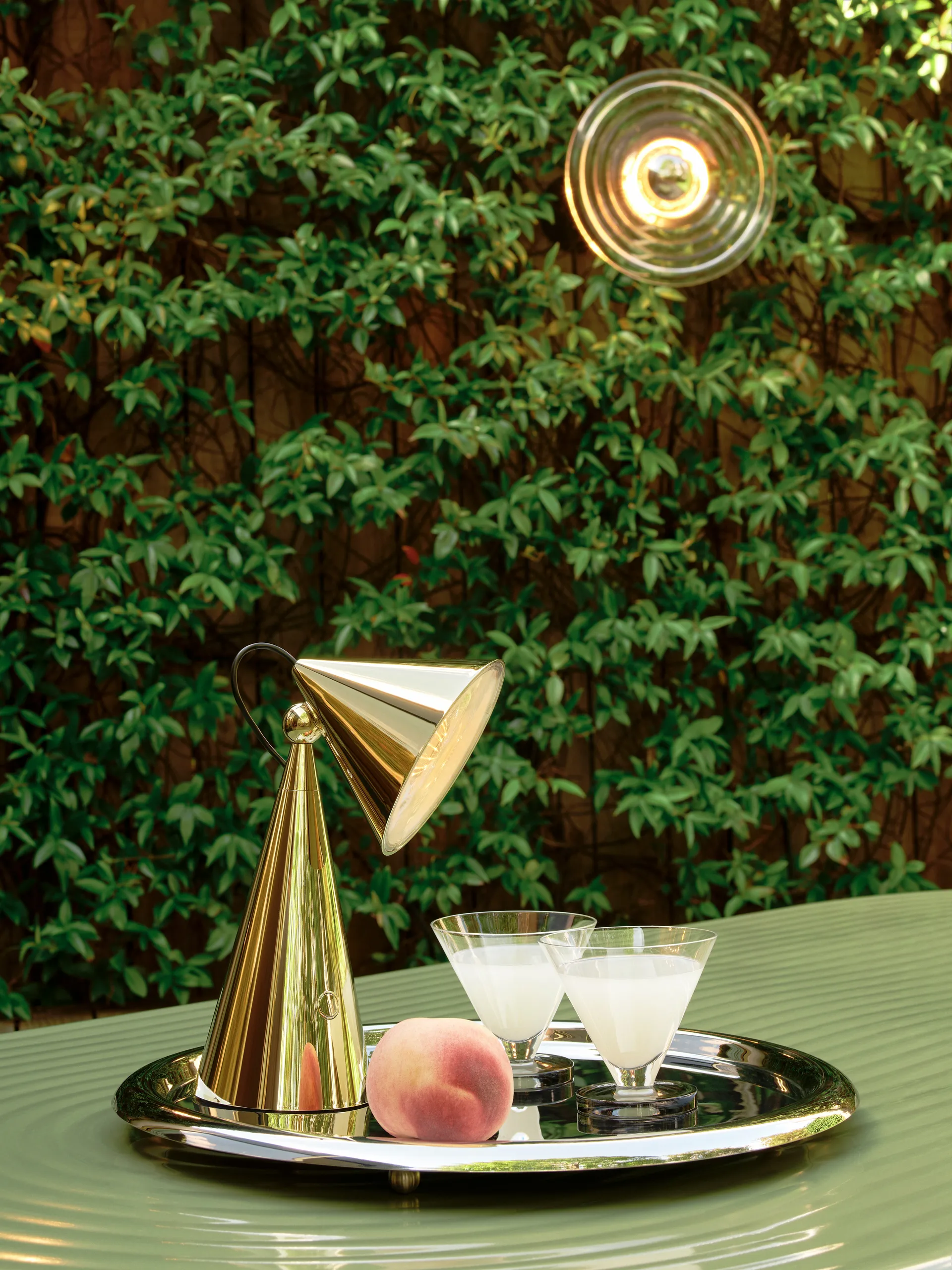 Pose Portabel LED bordslampa, Gold Tom Dixon