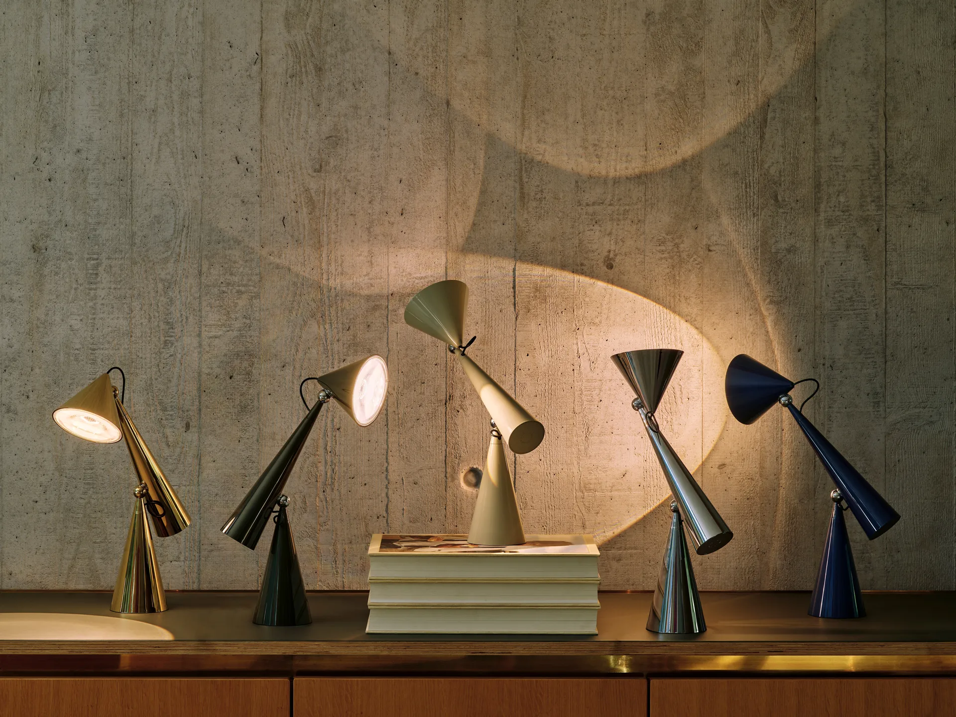 Pose Task LED bordslampa, Gold Tom Dixon