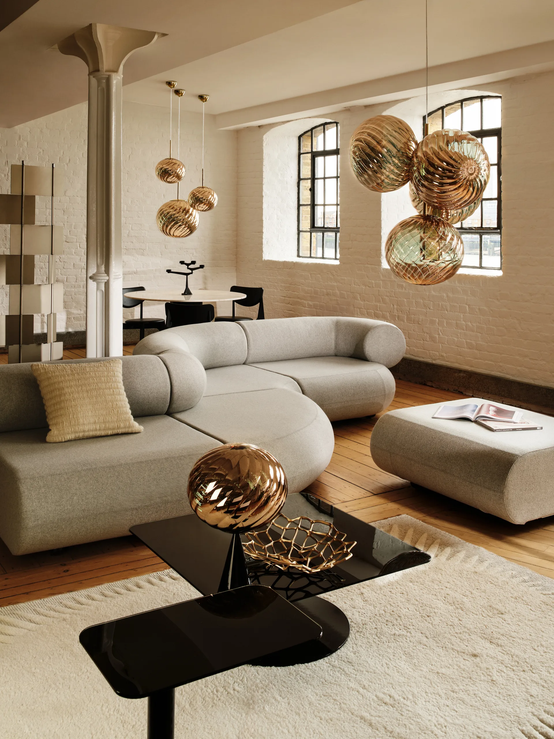 Whirl cone fat bordslampa, Gold-black Tom Dixon