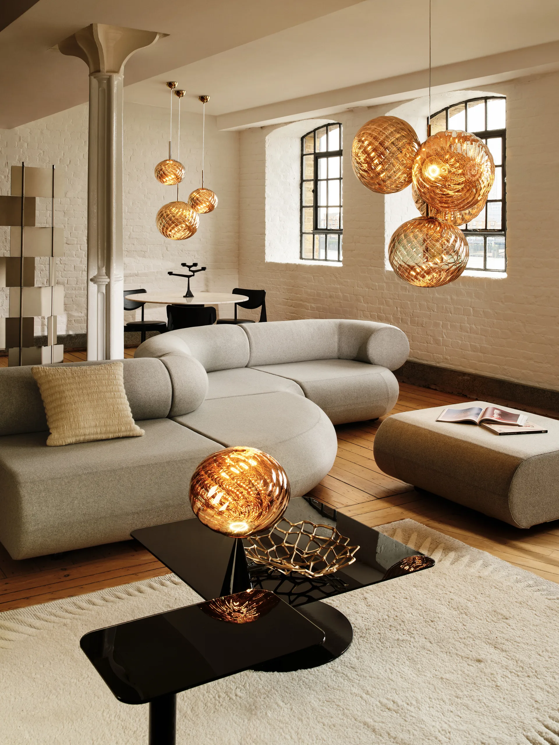 Whirl cone fat bordslampa, Gold-black Tom Dixon