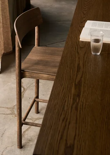 Betty TK13 Counter Chair barstol 65 cm - Rökt ek - &Tradition