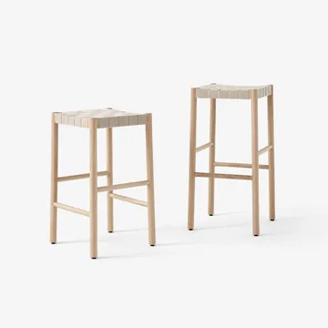 Betty TK8 barpall - oak, naturflätad linnebandssits - &Tradition
