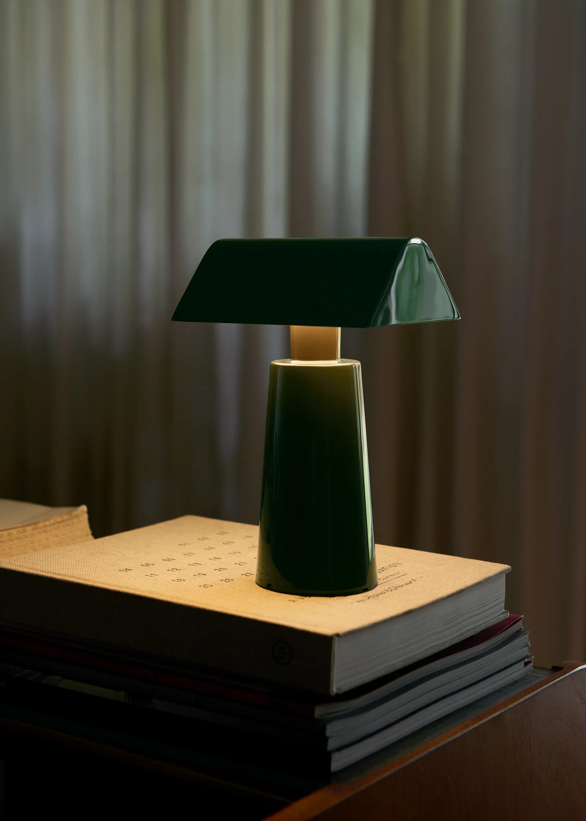 Caret MF1 portabel bordslampa, Forest &Tradition