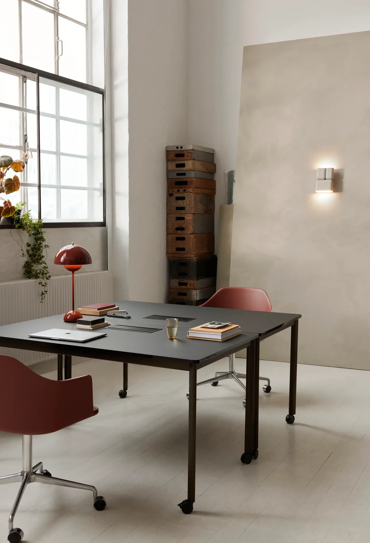 Flowerpot VP3 bordslampa, Vermilion red &Tradition