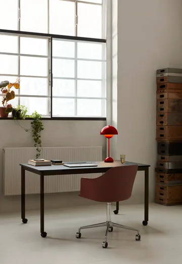 Flowerpot VP3 bordslampa - Vermilion red - &Tradition