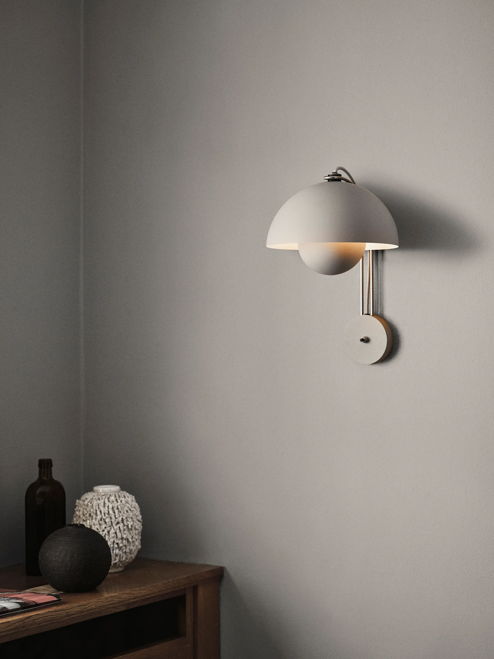Flowerpot VP8 vägglampa, Grey beige &Tradition
