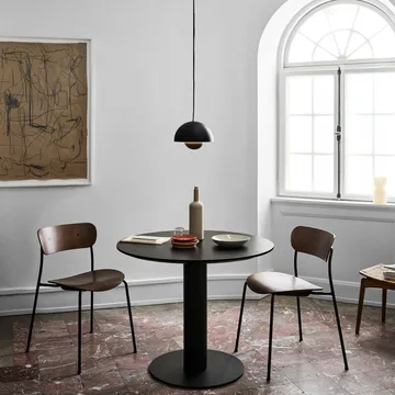 In Between SK11 matbord - ek olja, mattsvart metallstativ - &Tradition