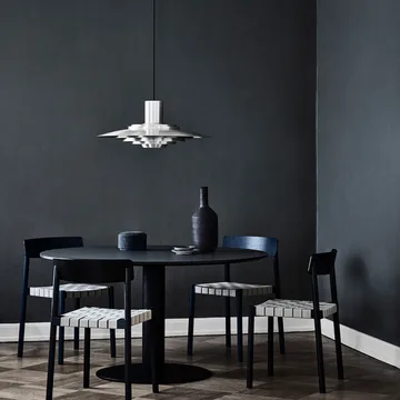 In Between SK12 matbord - svartlackad ek, mattsvart metallstativ - &Tradition