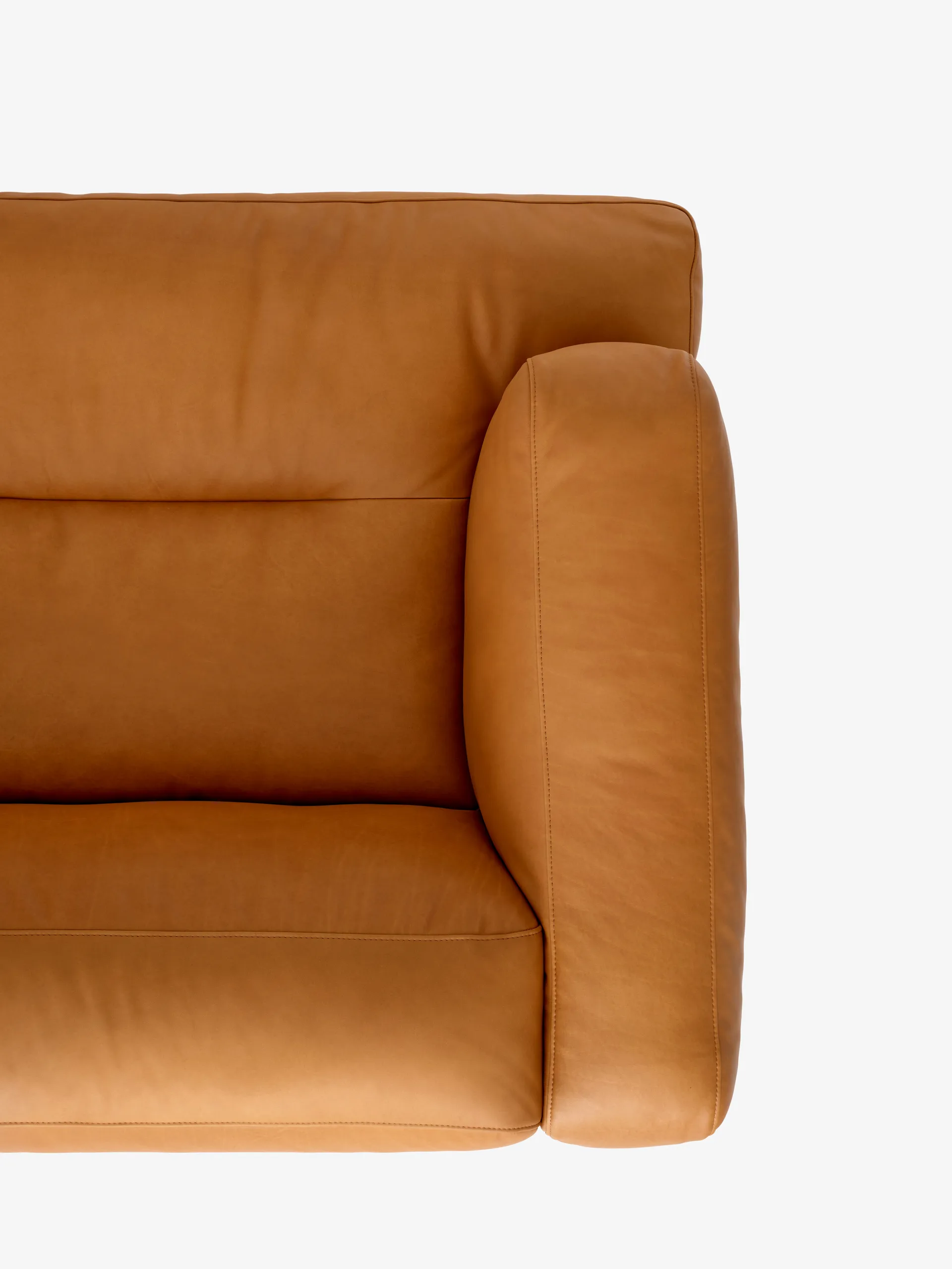Inland AV23 3-sits soffa, Noble leather cognac-warm black &Tradition