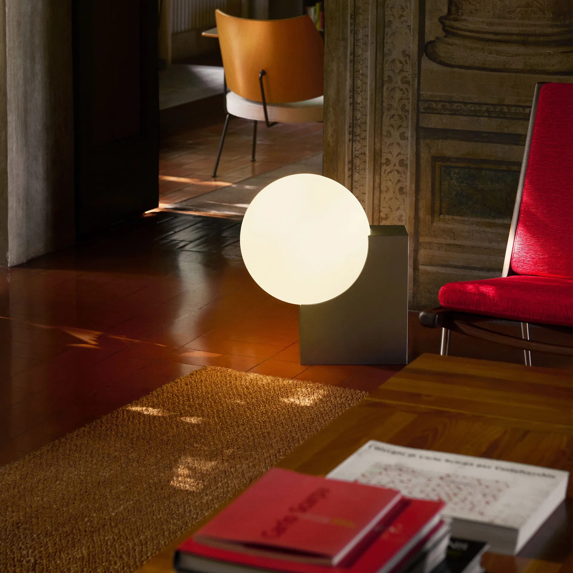 Journey SHY4 golvlampa, Borstat stål-opalglas &Tradition
