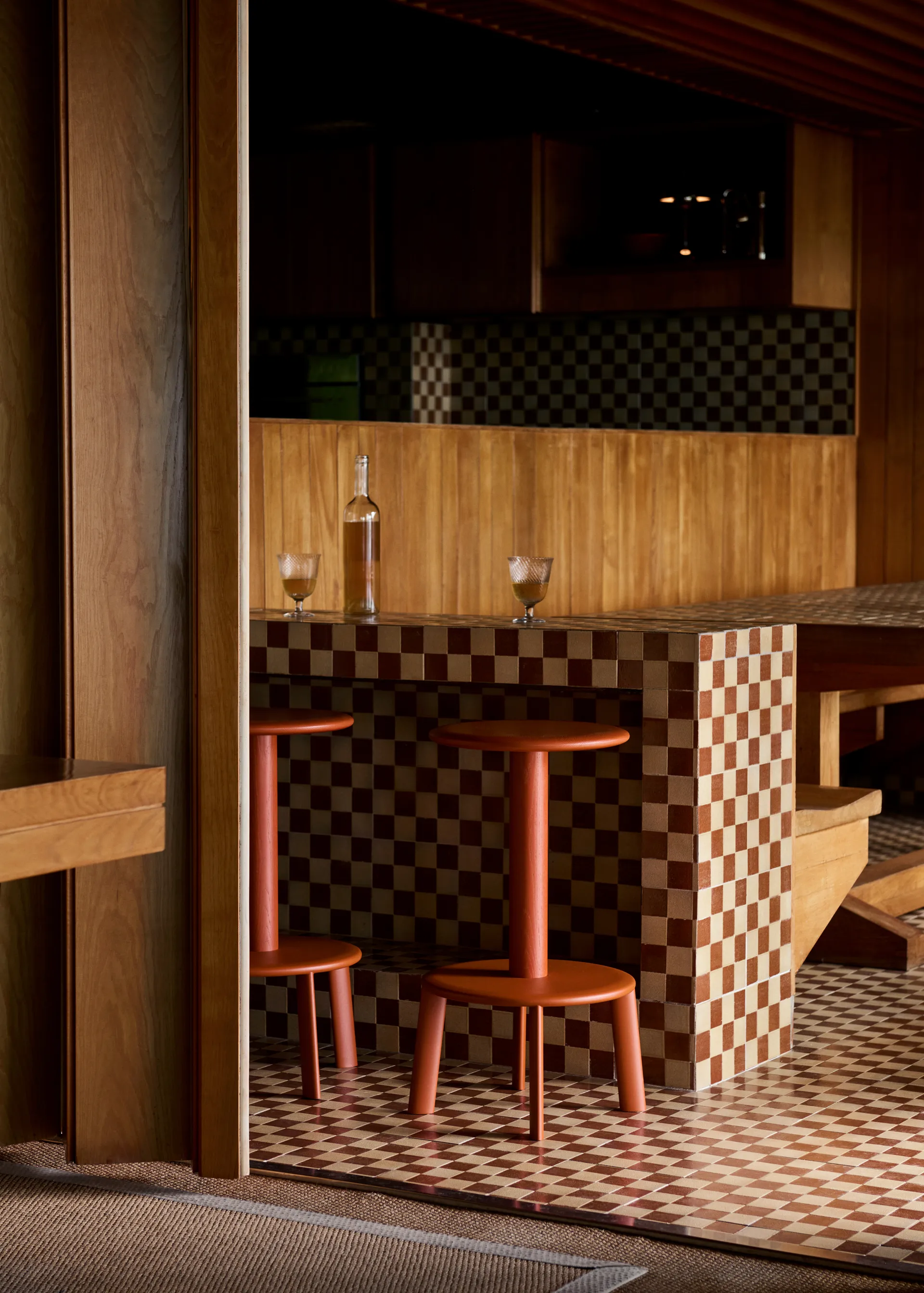 Massif AV40 barstol, Ember &Tradition