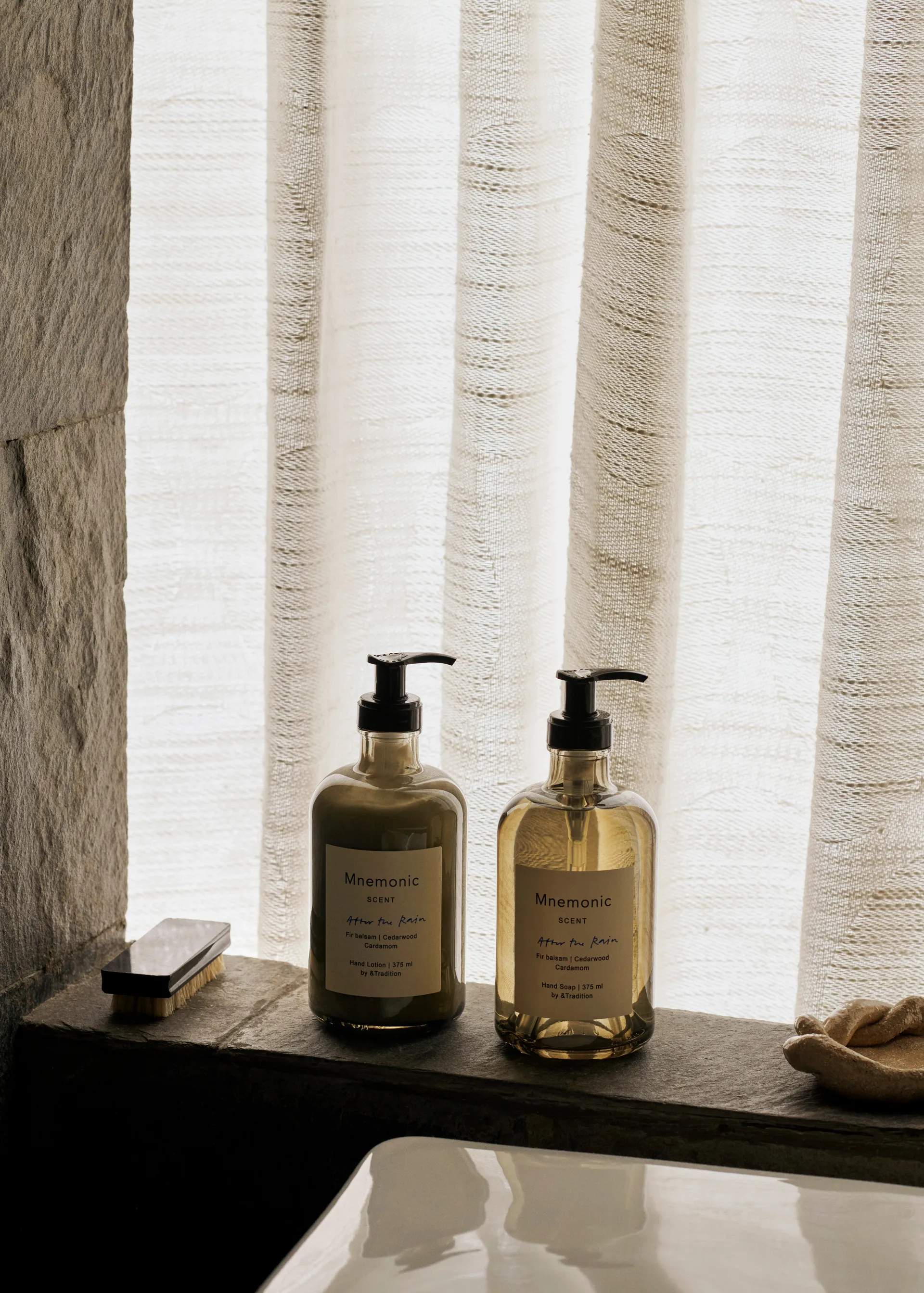 Mnemonic MNC2 handlotion 375 ml, After the rain &Tradition