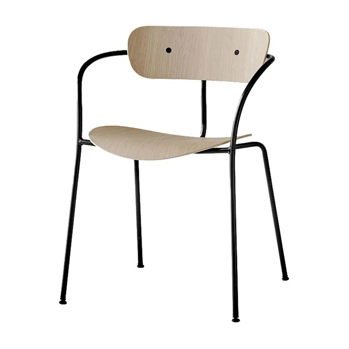 Pavilion stol AV2, lackerad ek &Tradition