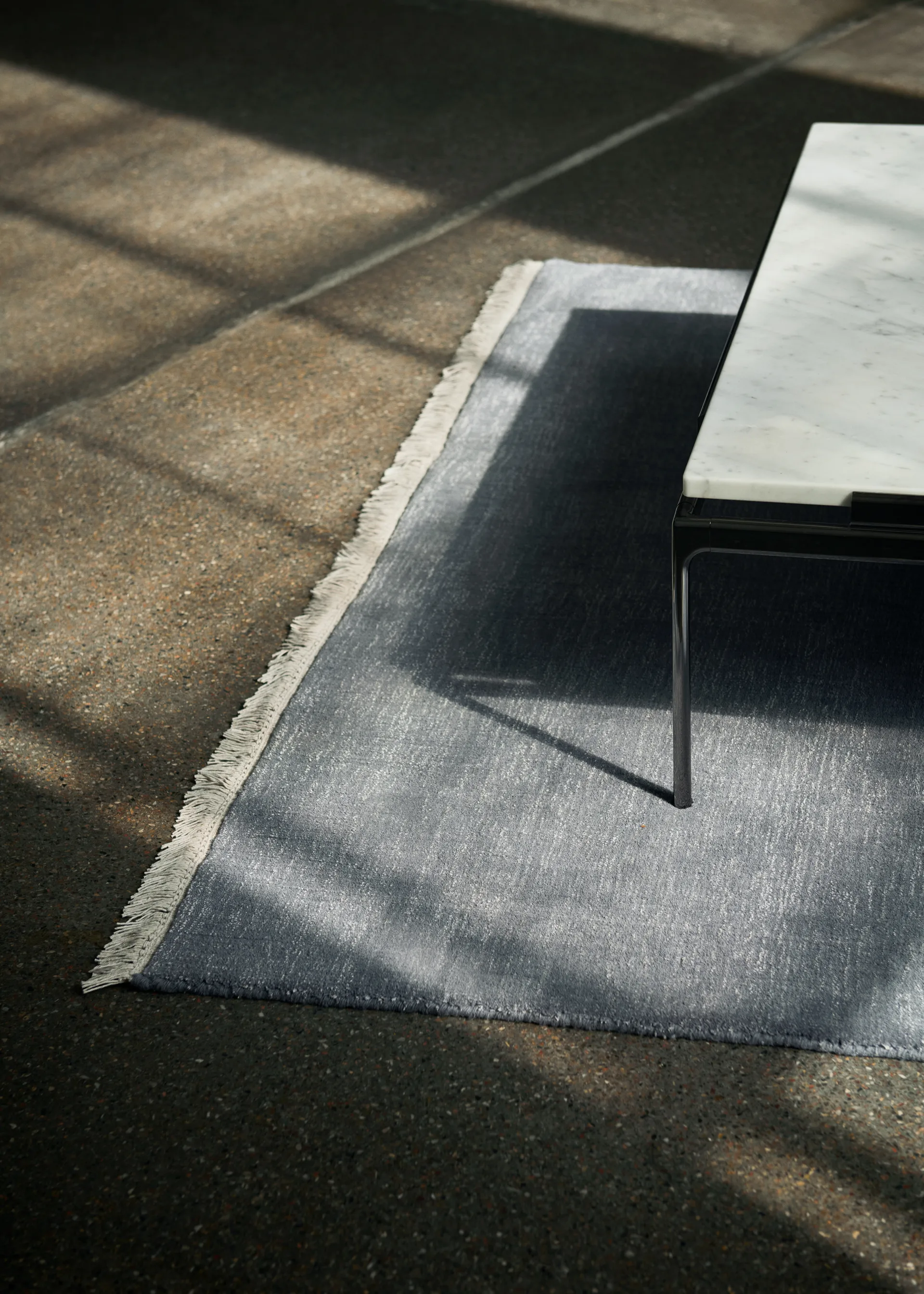 The Moor AP18 matta 170x240 cm, Grey blue thunder &Tradition