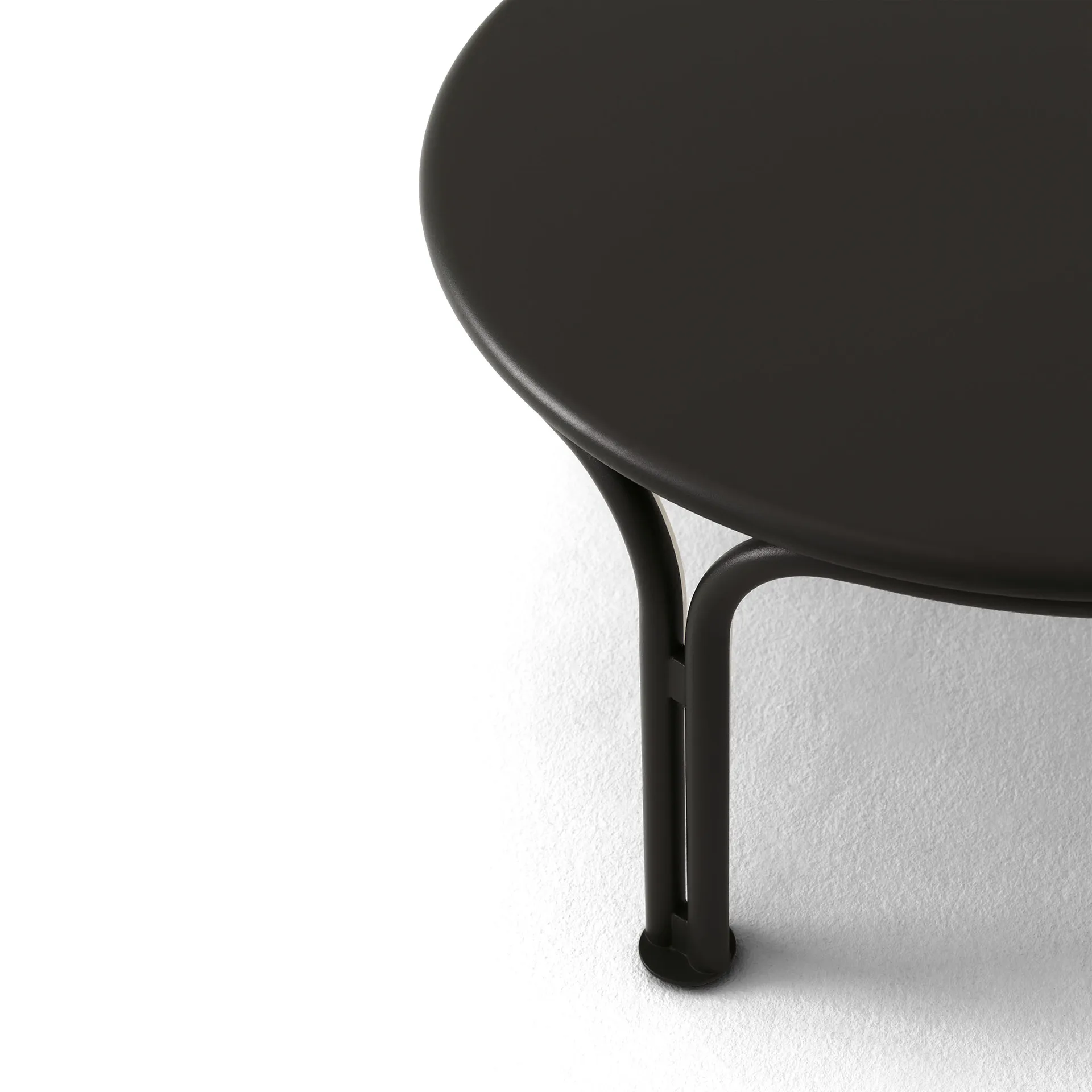 Thorvald SC108 soffbord, Warm black, Ø70 cm &Tradition