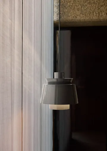 Utzon JU1 lampa - Grey beige, Ø22 cm - &Tradition