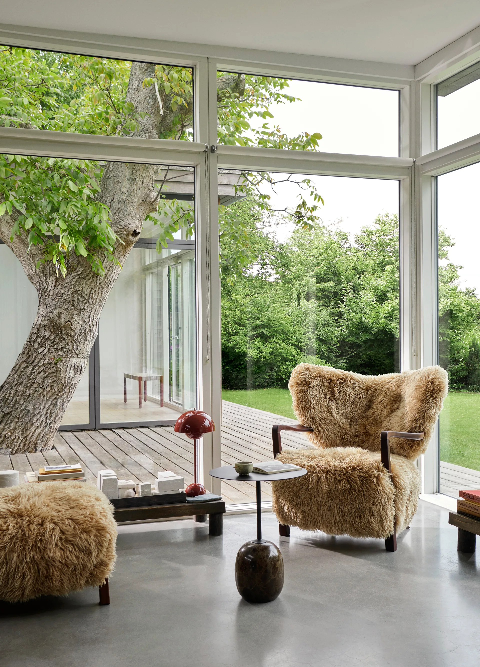 Wulff Lounge Chair ATD2 fåtölj, Oljad valnöt-Sheepskin honey &Tradition