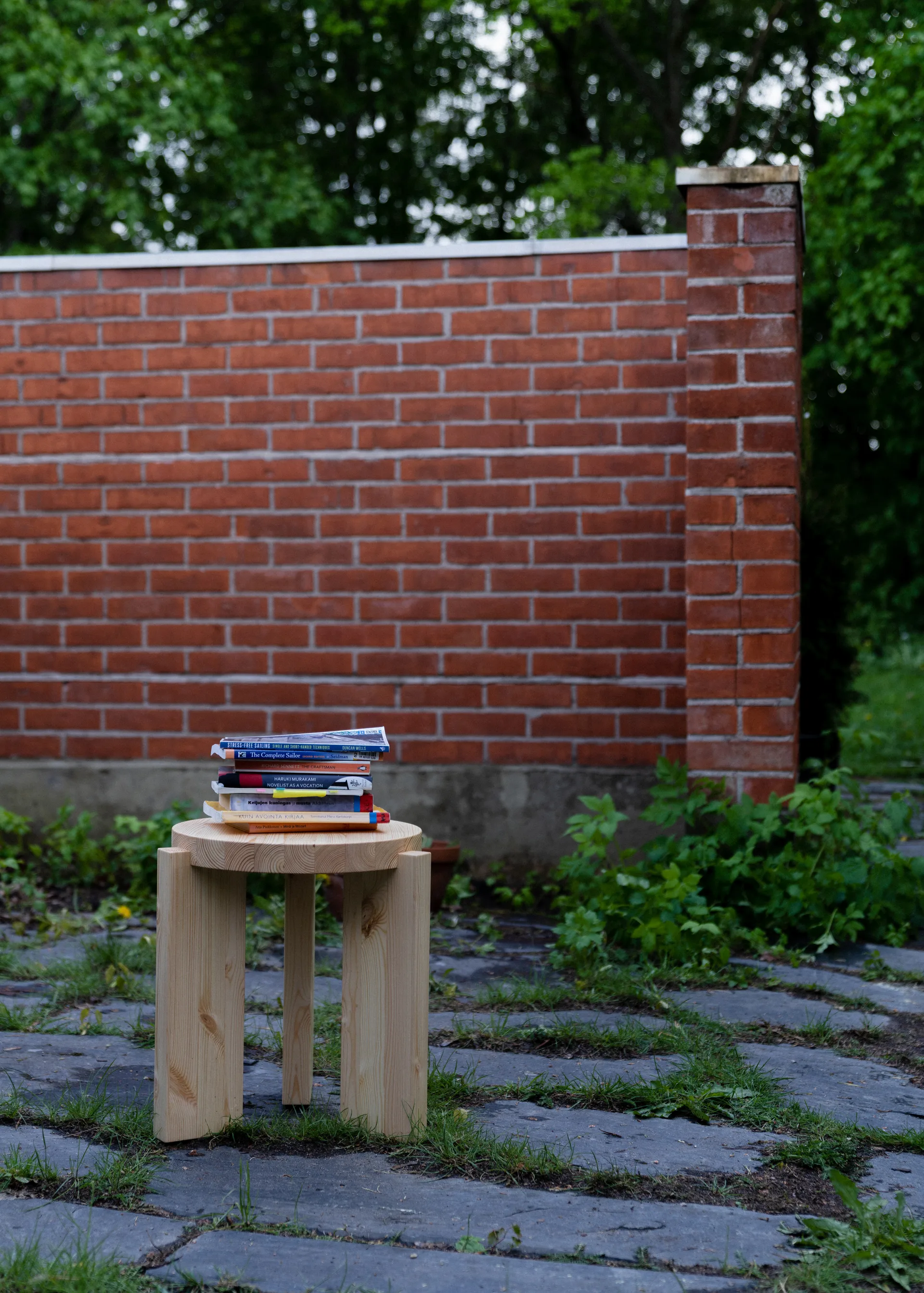 001 Stool rund pall, Matt oljevaxad furu, Ø40x44 cm Vaarnii