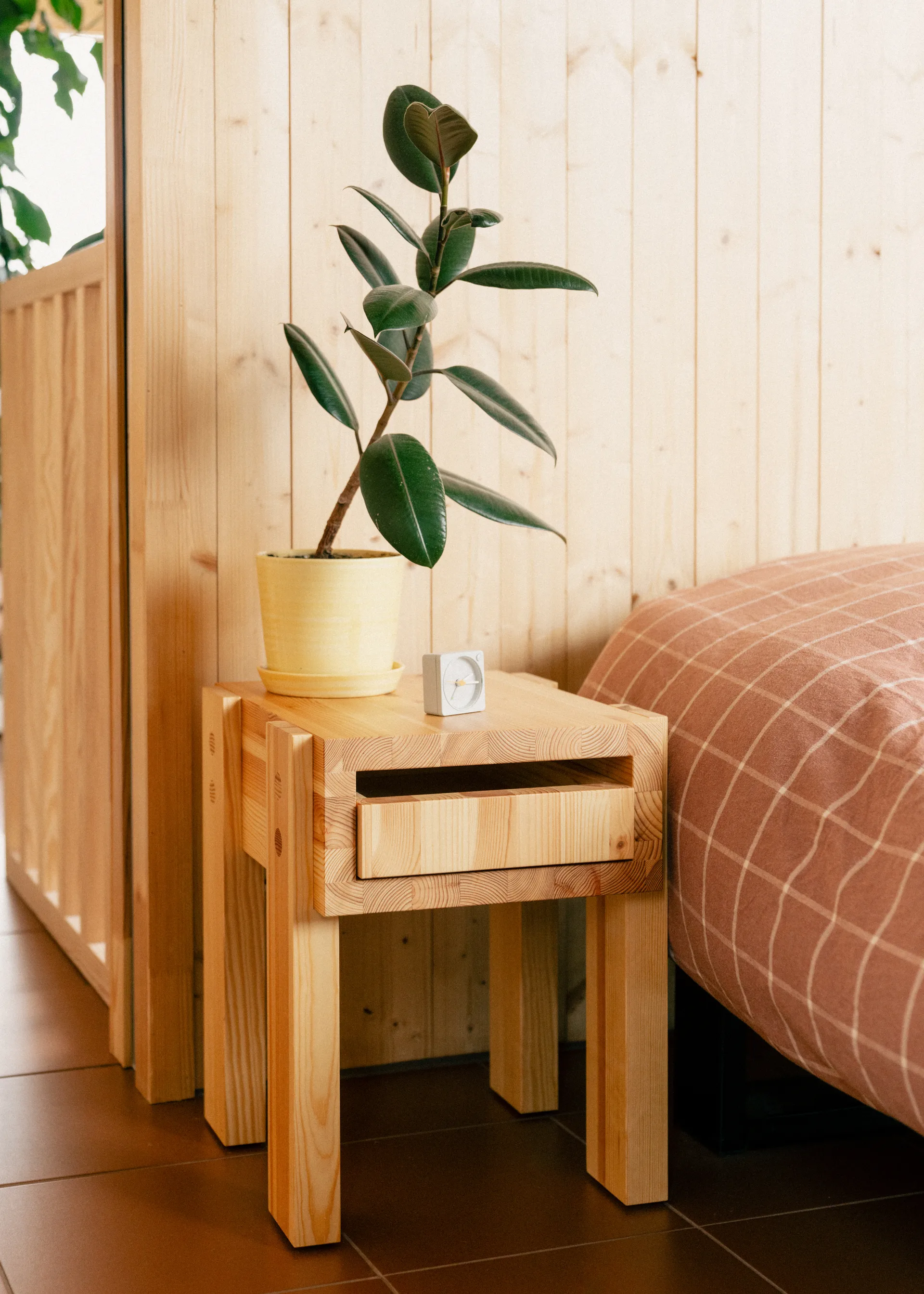 003 Stilts Side Table sidobord, Matt oljevaxad furu 40x36x45 cm Vaarnii