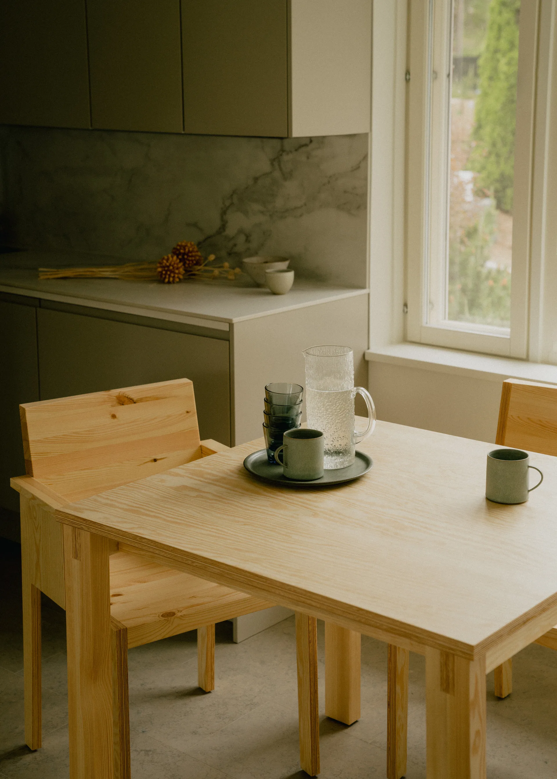 016 Maasto Table bord, Matt oljevaxad furu, 120x120x75 cm Vaarnii