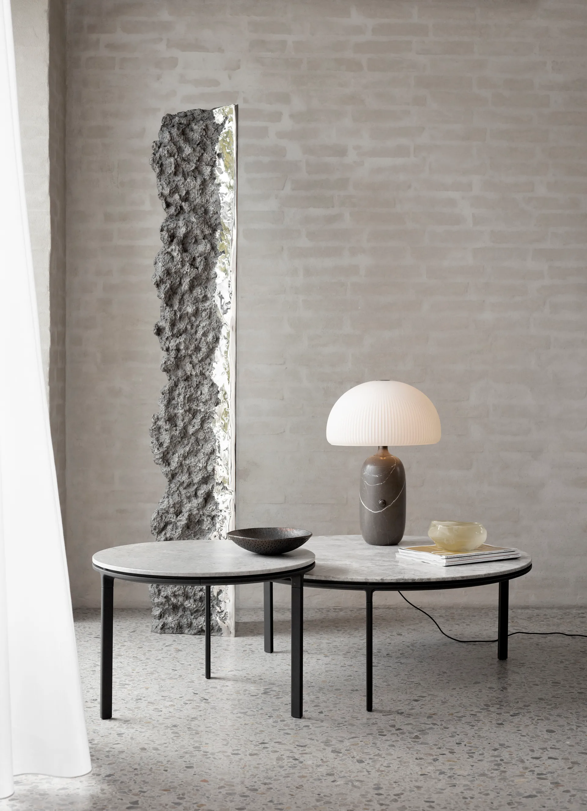 Vipp423 soffbord marmor Ø60x40,5 cm, Sky grey Vipp