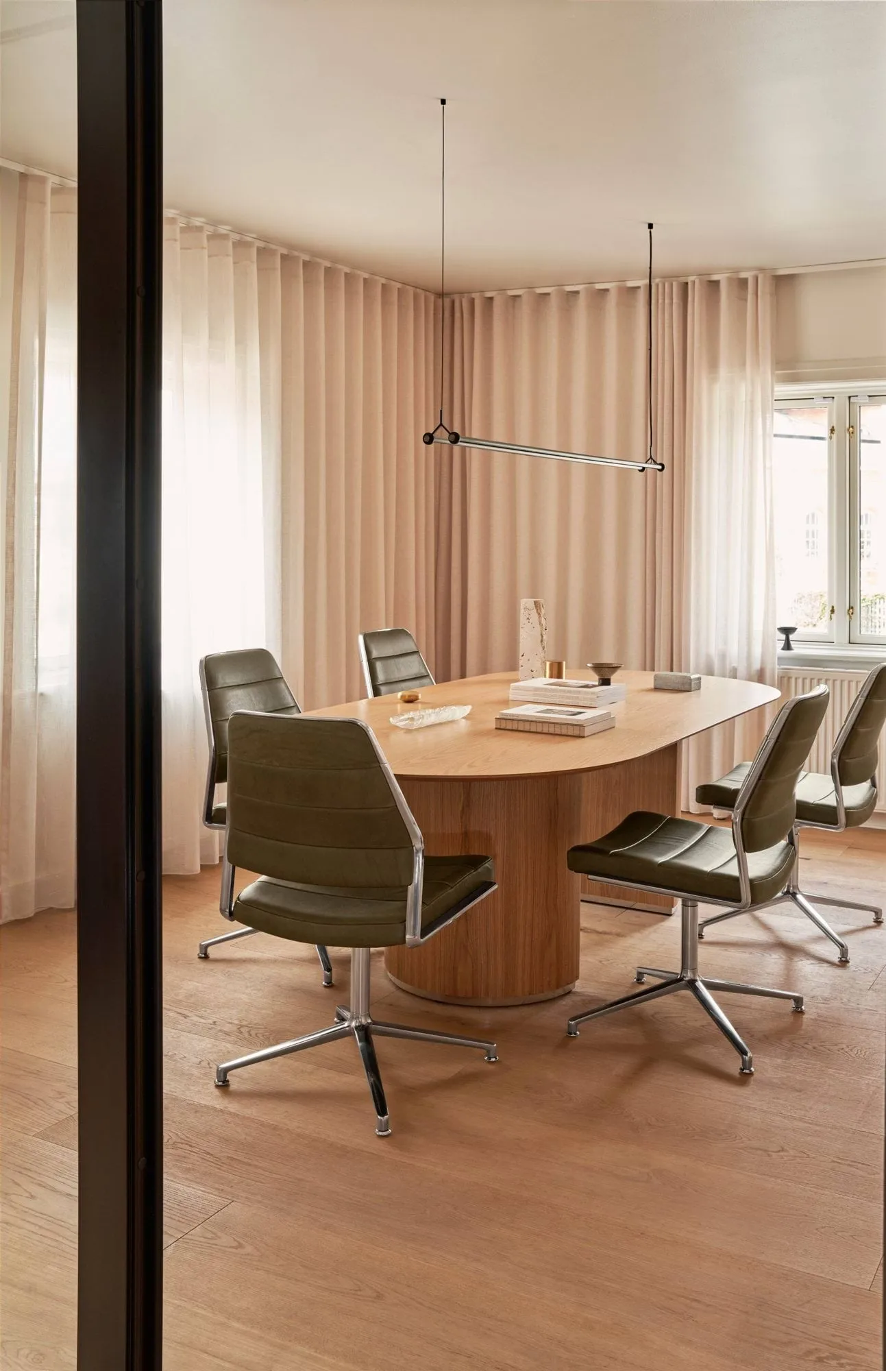 Vipp454 Swivel chair kontorsstol, Wavy-polished aluminium Vipp