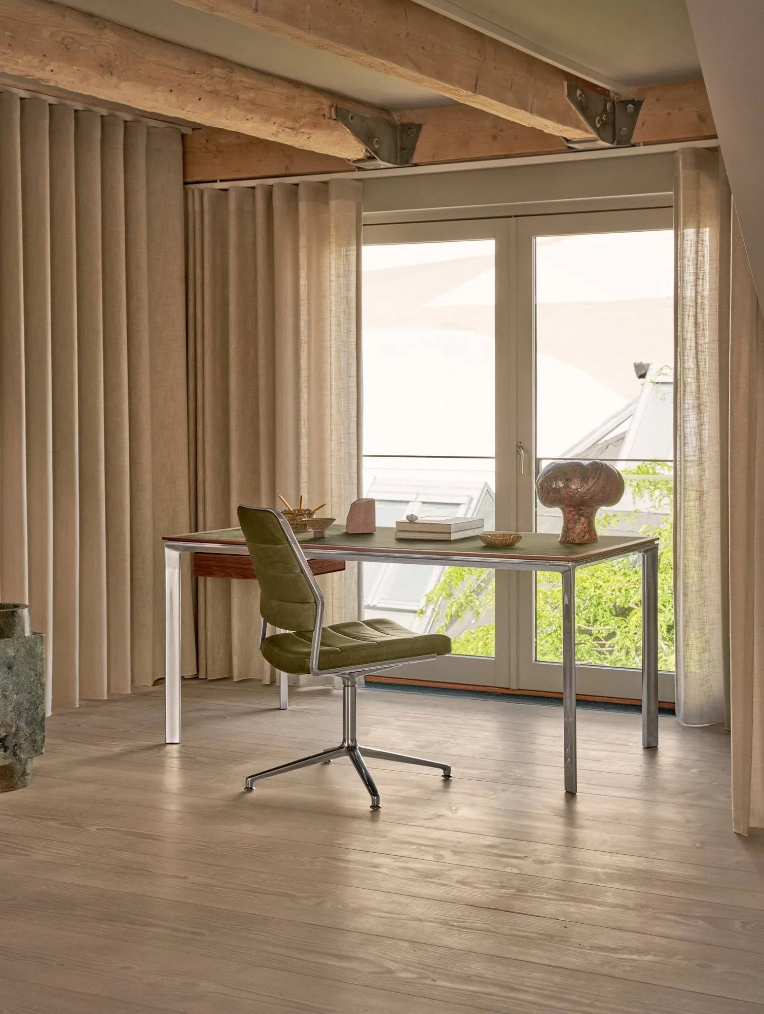 Vipp454 Swivel chair kontorsstol, Wavy-polished aluminium Vipp
