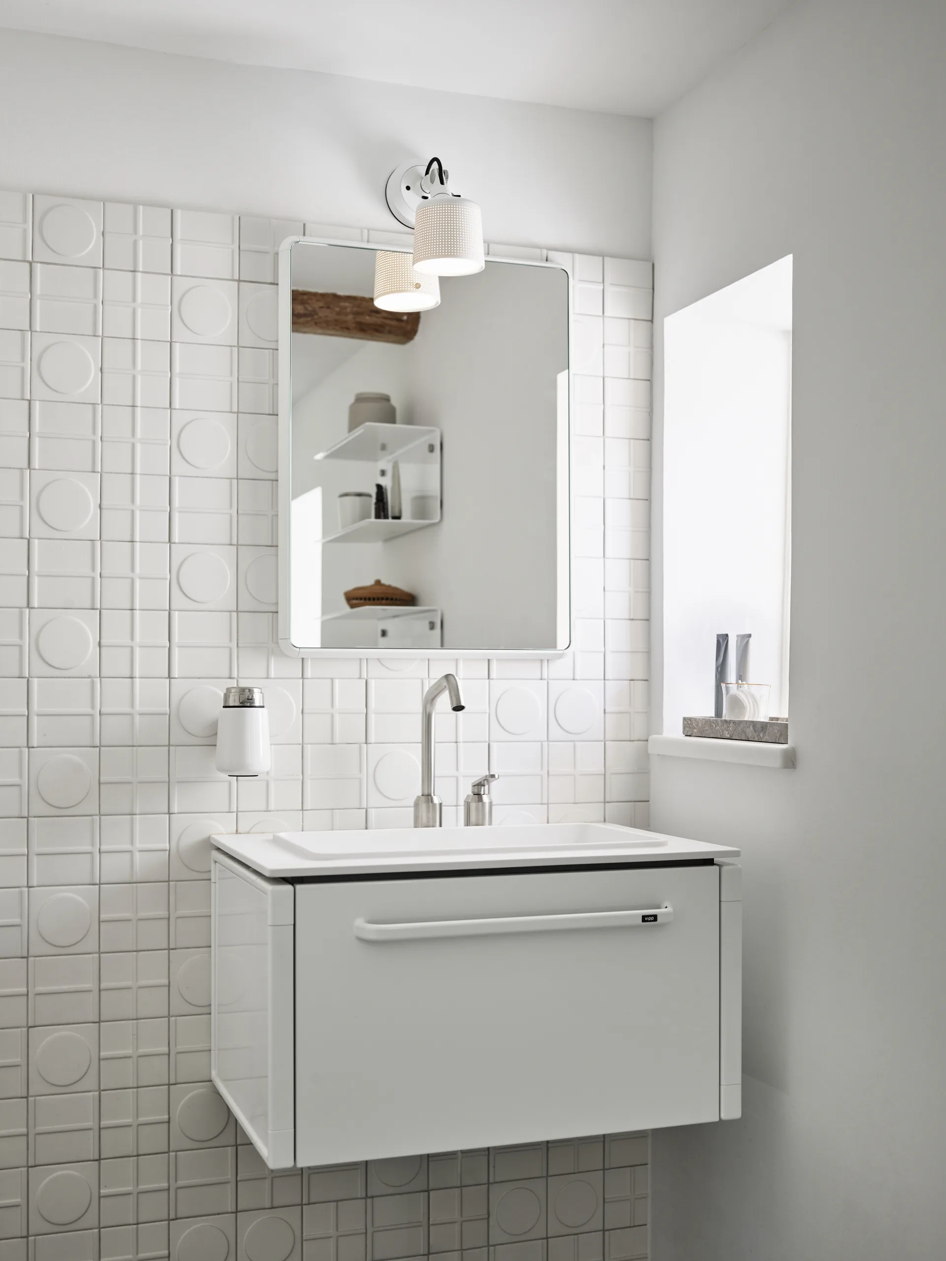Vipp911 väggspegel small 50x66,5 cm, White Vipp