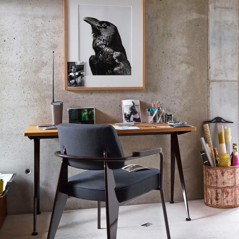 Compas Direction skrivbord, Dark oak-Deep black Vitra