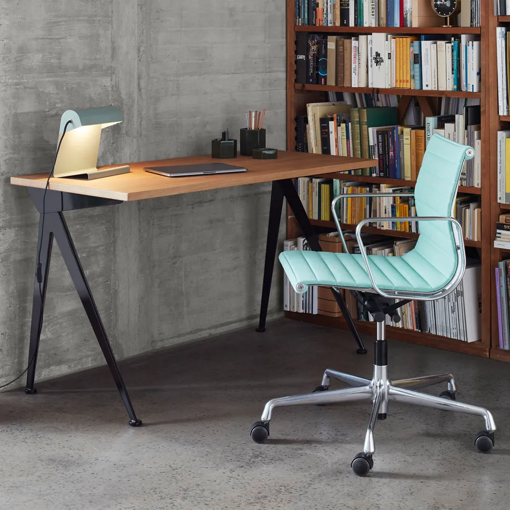 Compas Direction skrivbord, Dark oak-Deep black Vitra
