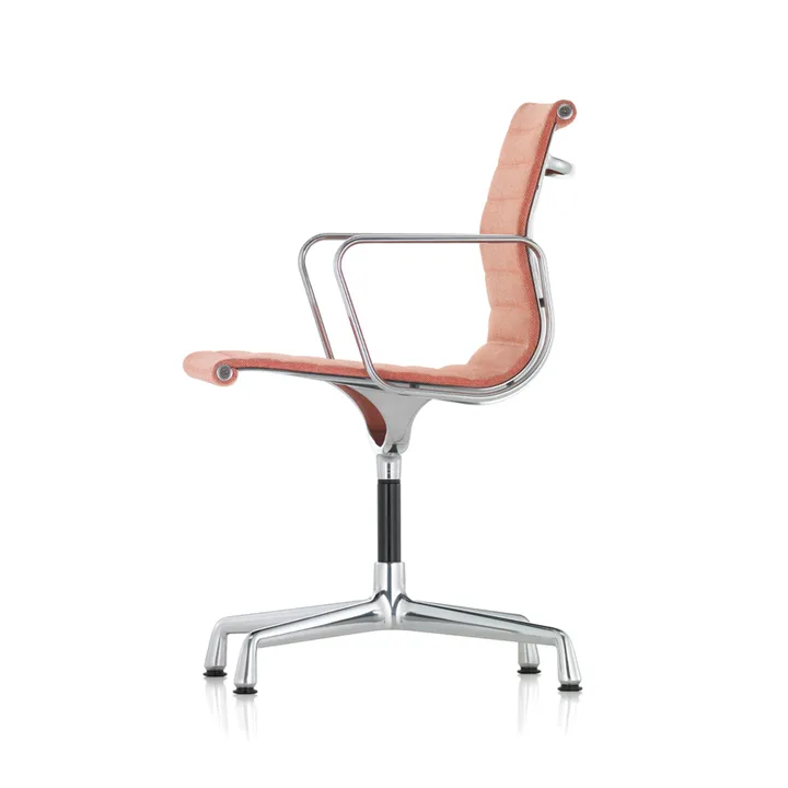 EA 104 karmstol - Hopsak 17 nude/ivory-polerad aluminium - Vitra