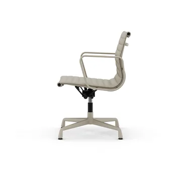 EA132 Aluminium Chair kontorsstol felt glides - 73 Clay leather-37 chalk powder coated - Vitra