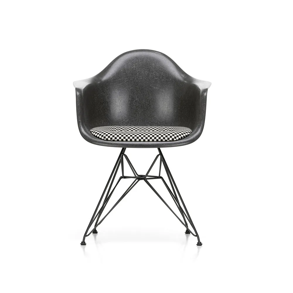 Eames fiberglass armchair DAR stol klädd sits, Checkered-Elephant grey-Svart Vitra