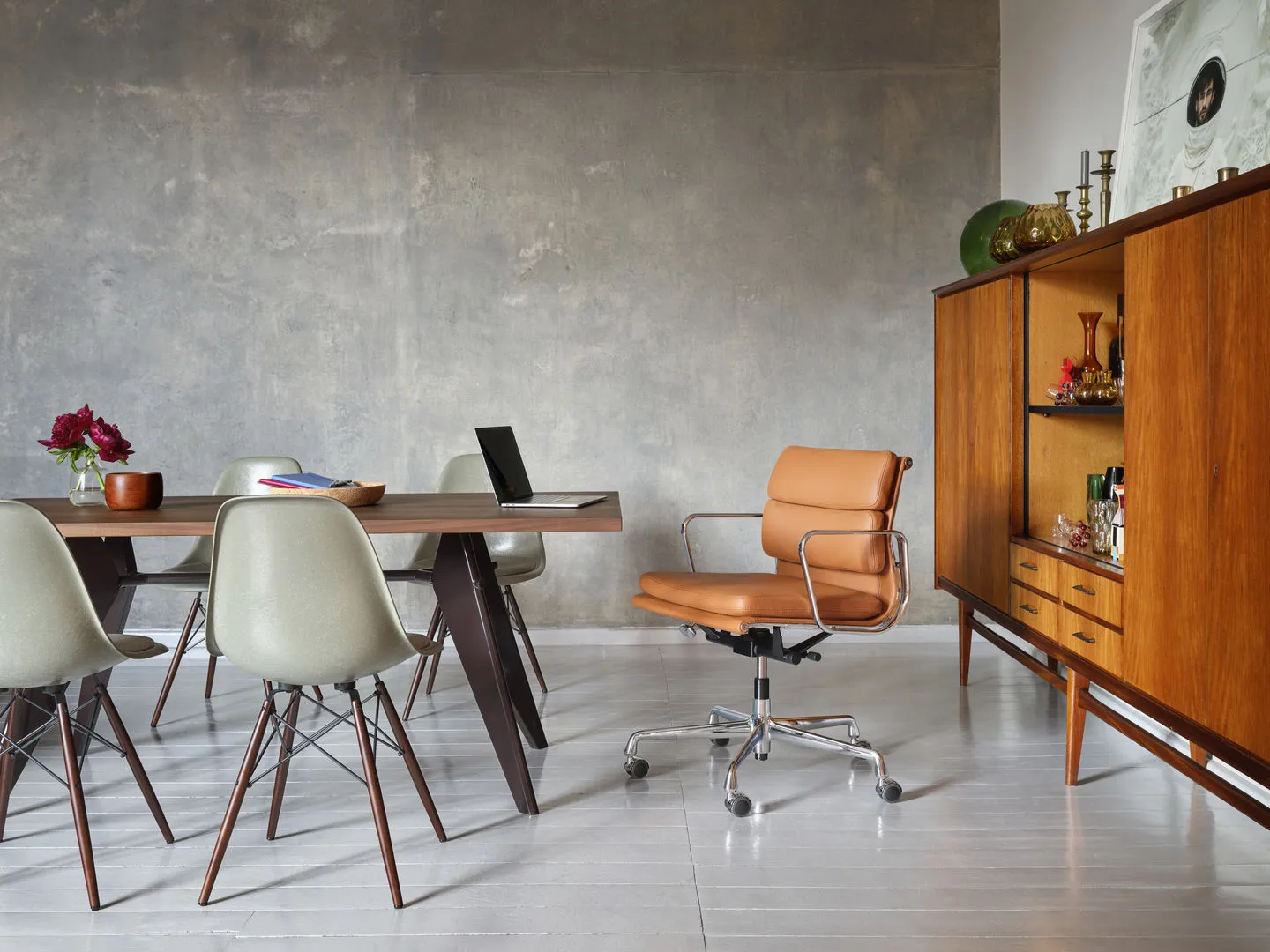 Eames Fiberglass Chairs DSW stol, classic red, lönnben Vitra