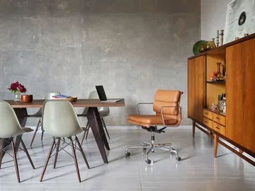 Eames Fiberglass Chairs DSW stol - Navy blue-svartbetsade lönnben - Vitra