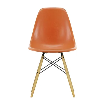 Eames Fiberglass Chairs DSW stol - red orange, lönnben - Vitra