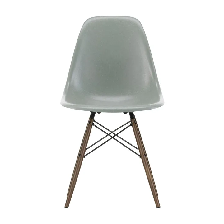Eames Fiberglass Chairs DSW stol - Sea foam green-dark maple - Vitra