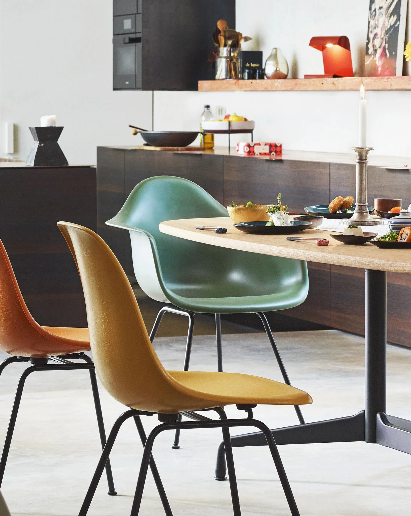 Eames fiberglass chairs DSX stol, Classic red-Black Vitra