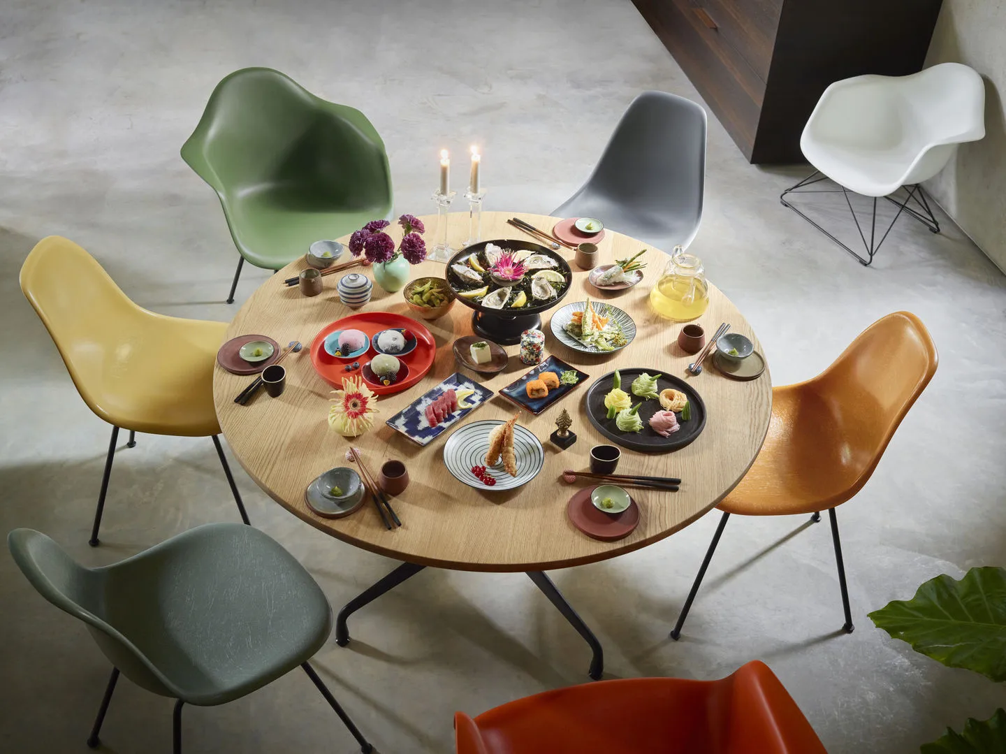 Eames fiberglass chairs DSX stol, Parchment-Black Vitra
