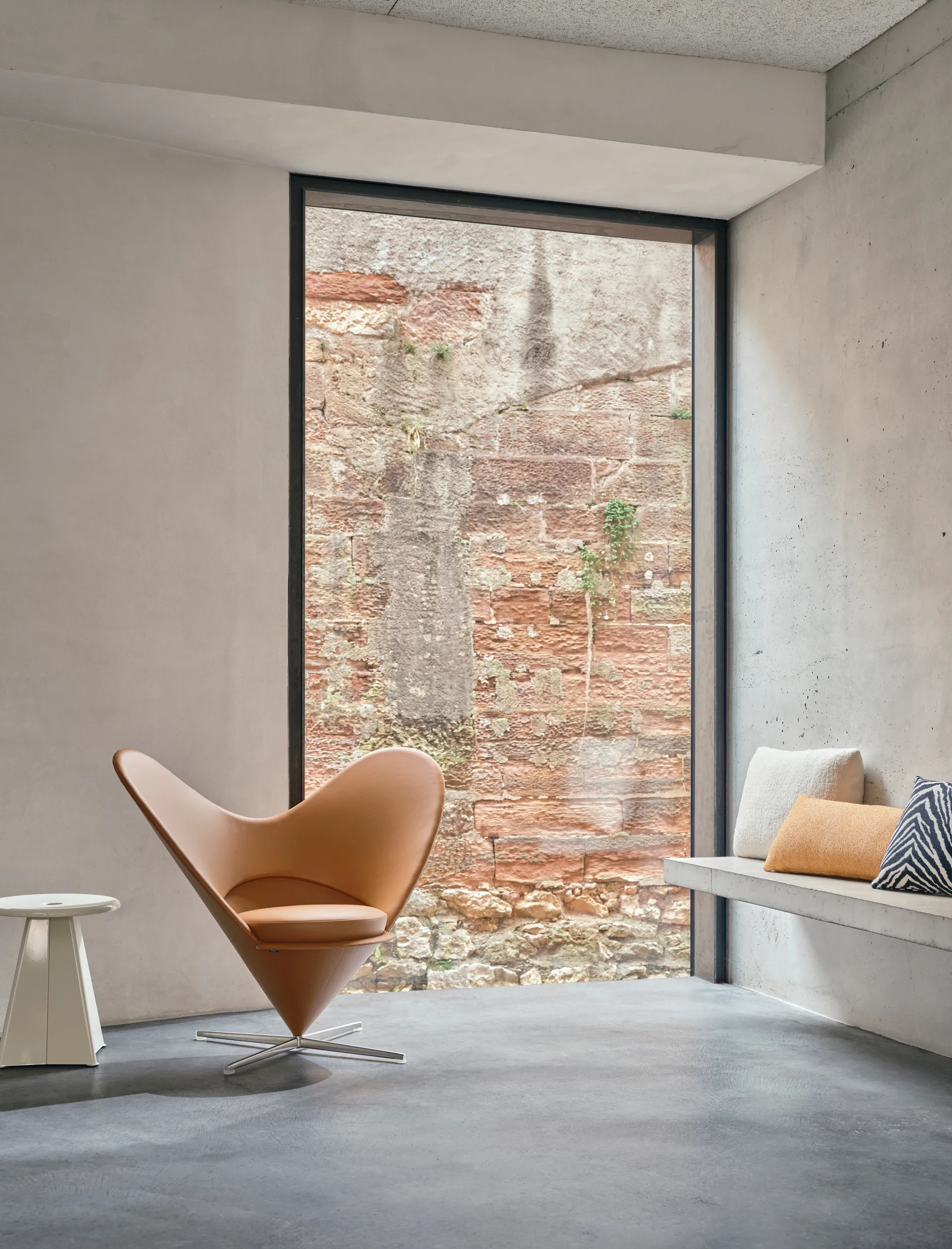 Heart Cone Chair fåtölj, Hola cement-rostfritt stål Vitra