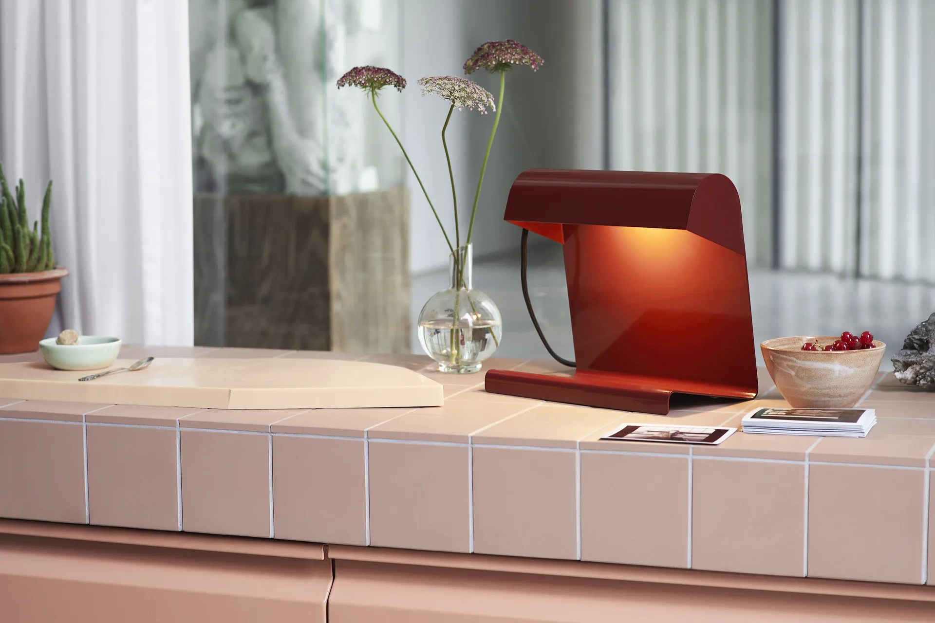 Lampe de Bureau bordslampa, Japanese red Vitra